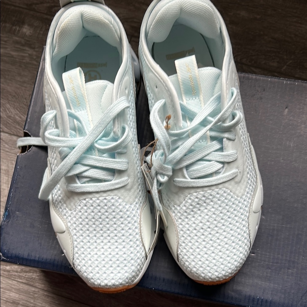Reebok Sky Blue Athletic Shoes - Picture 4 of 4